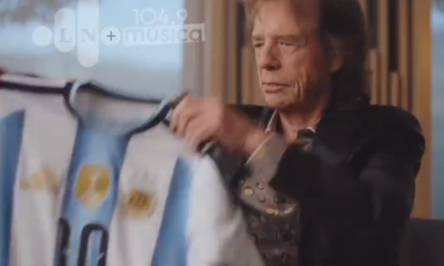 Mick Jagger ganha camisa da Argentina