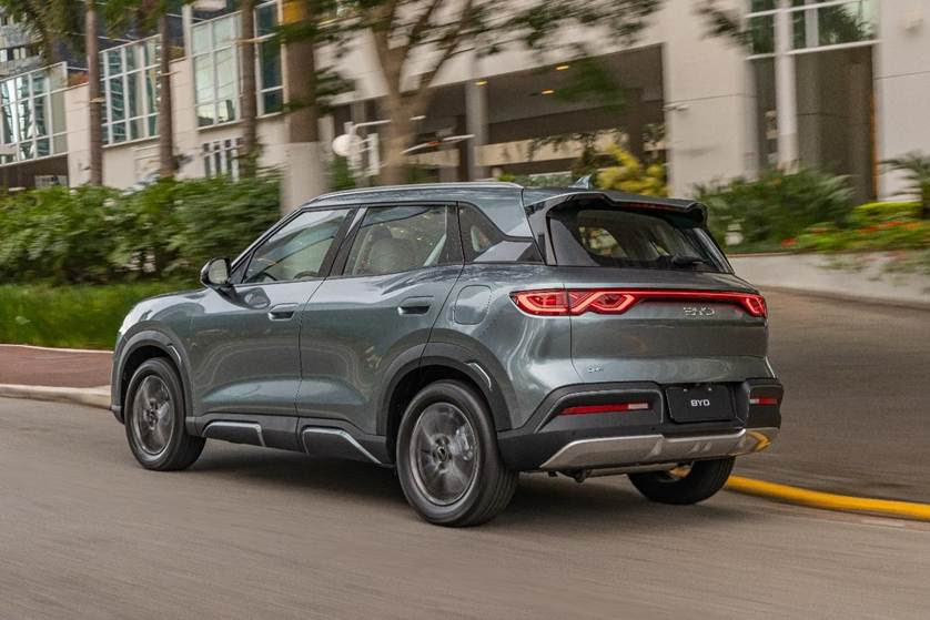 BYD lança SUV híbrido-flex que roda mais de 1.000 