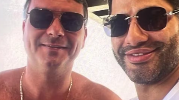 Foto de Flávio com “Sicário”