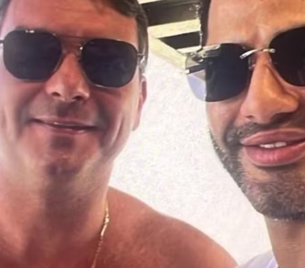 Foto de Flávio com “Sicário”