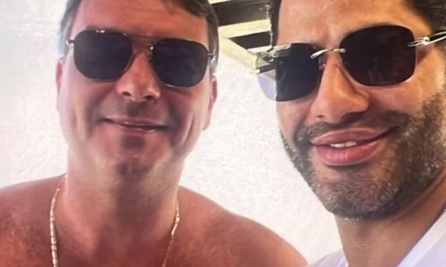 Foto de Flávio com “Sicário”