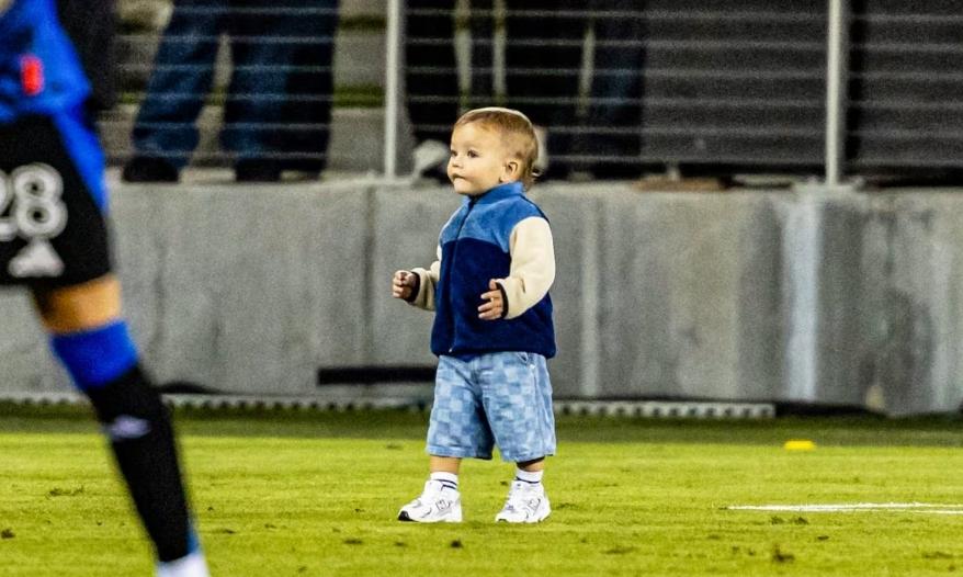 Bebê invade gramado nos acréscimos e paralisa jogo da MLS nos EUA