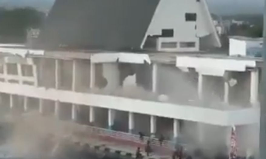 Terremoto de magnitude 7,7 atinge a Indonésia e gera alerta de tsunami