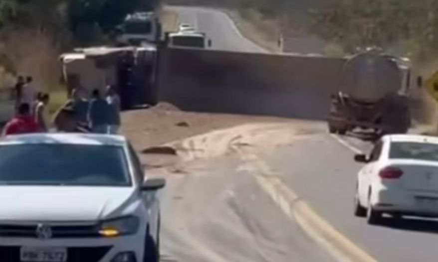 acidente com ônibus e caminhão