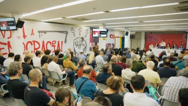 bancos e aprovam greve nacional