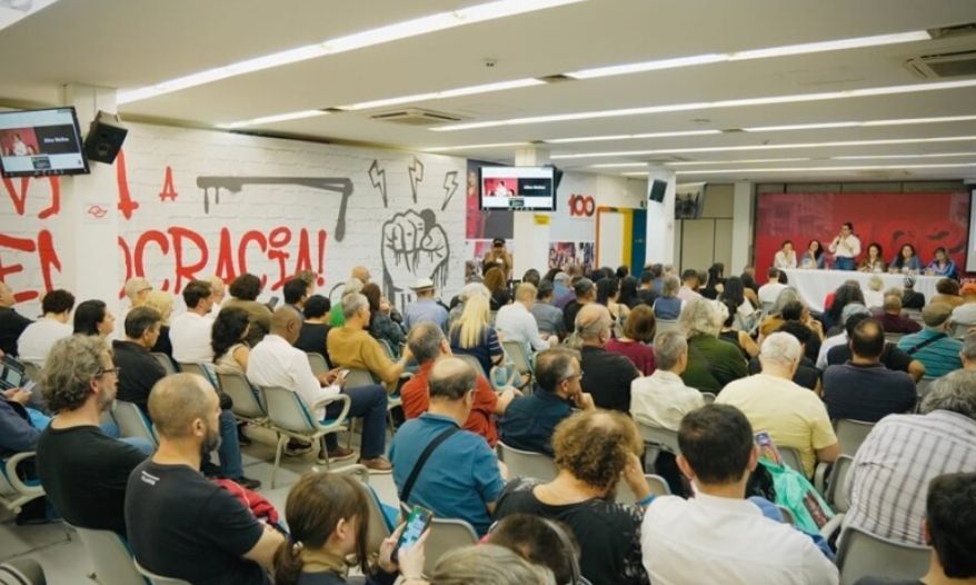bancos e aprovam greve nacional