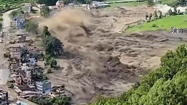 enchente devastadora no Nepal