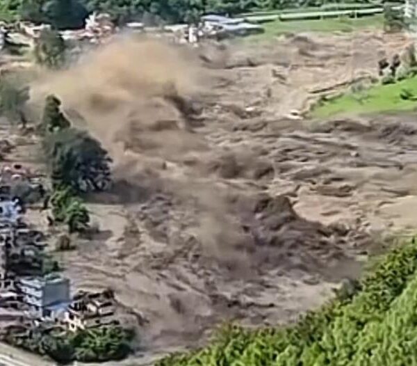 enchente devastadora no Nepal