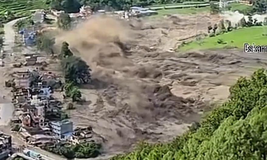enchente devastadora no Nepal