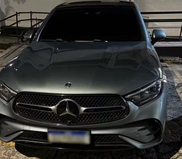 deolane carro
