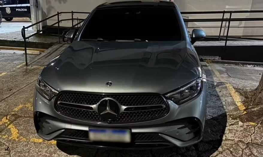 deolane carro