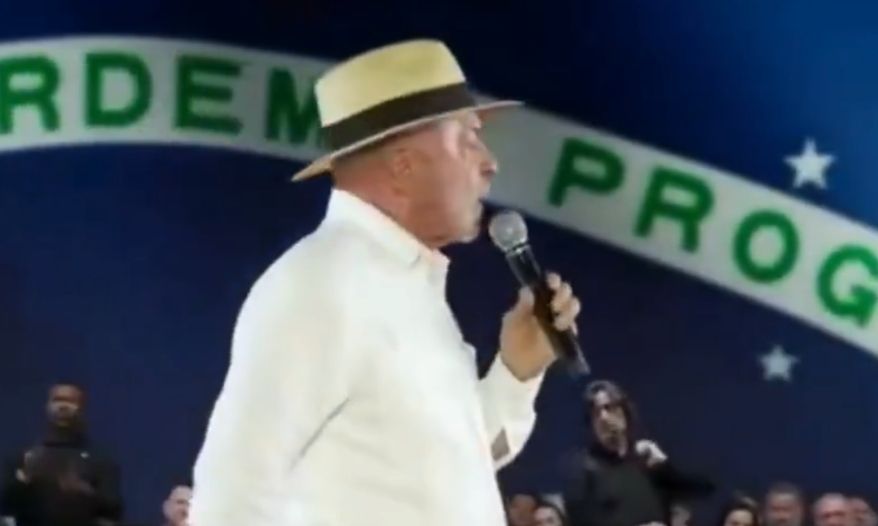 Lula diz que gravidez aos 16 “joga futuro fora”, Janja interrompe e presidente muda de discurso na sequência