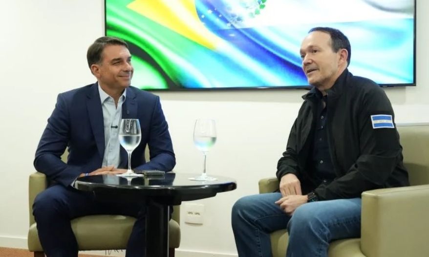 ministro de bukele e flavio
