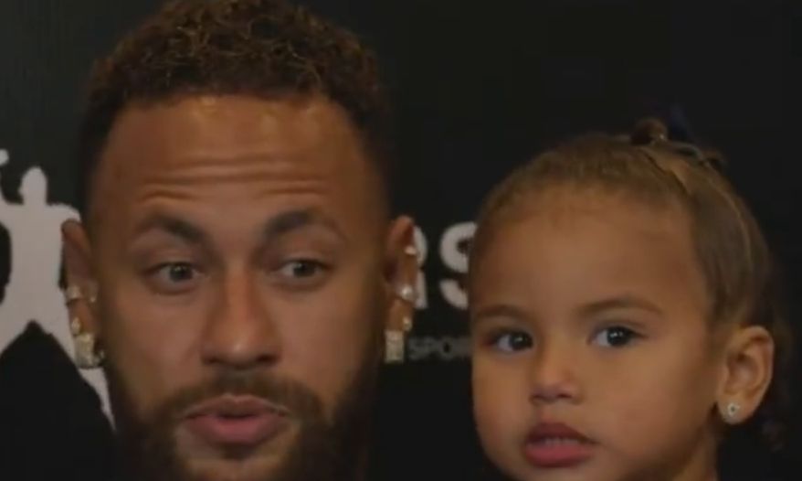 “Vai adoecer os jogadores”: Neymar critica notícias falsas e faz alerta à imprensa durante leilão