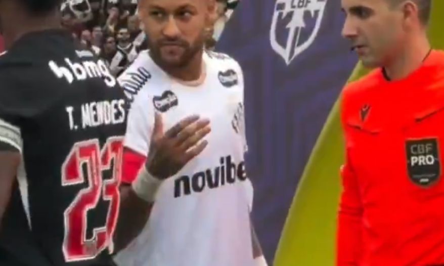 Denilson critica volante do Vasco após gesto com Neymar: ‘Se é o contrário, como estariam as redes sociais?’