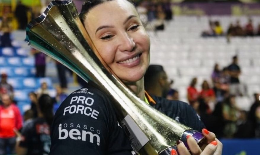 Tifanny Abreu está liberada para jogar o Paulista, mas não poderá disputar a Superliga