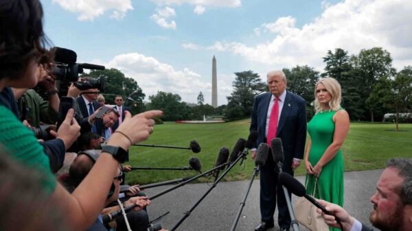 trump e Karoline Leavitt