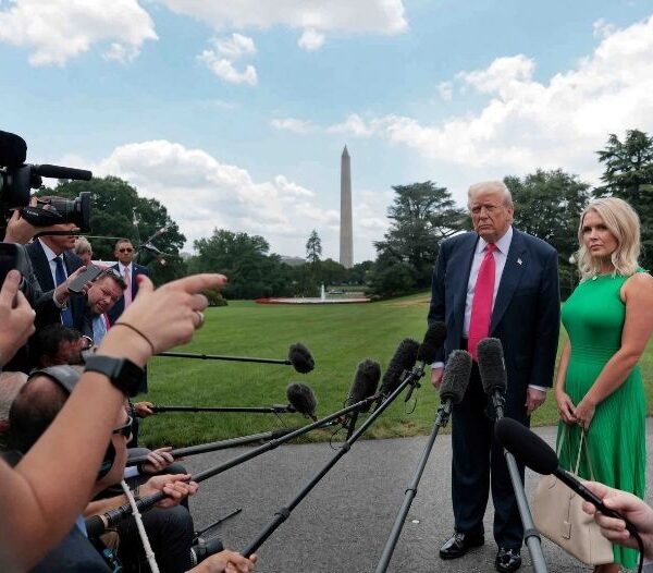 trump e Karoline Leavitt