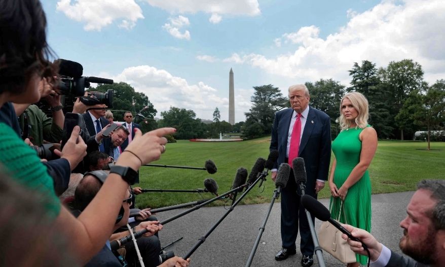 trump e Karoline Leavitt