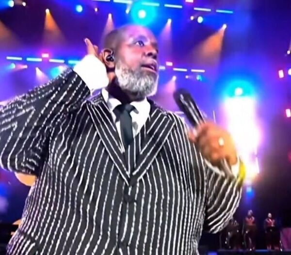 Péricles Canta Motown