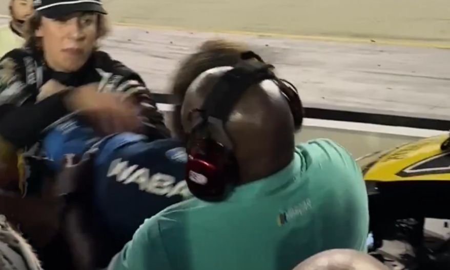 Pilotos da NASCAR trocam socos nos boxes após batida em Bristol