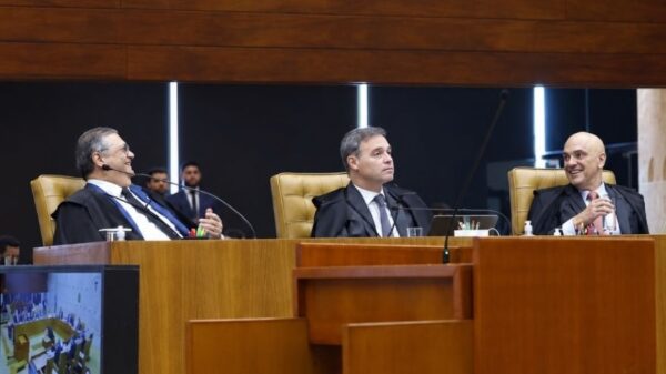 dino mendonça moraes