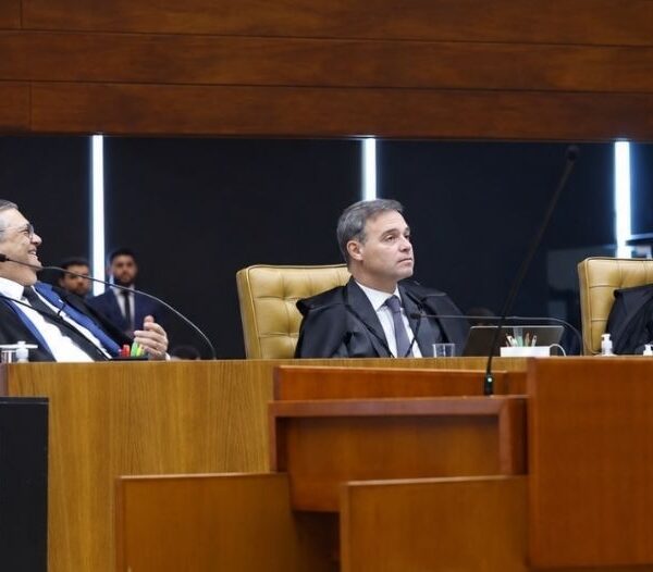 dino mendonça moraes