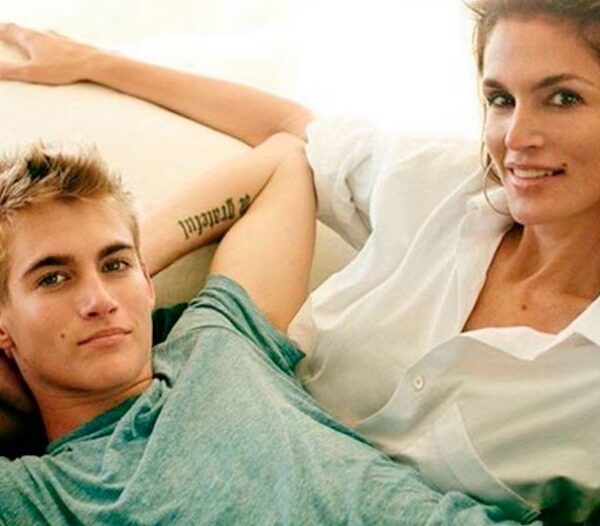 filho de Cindy Crawford