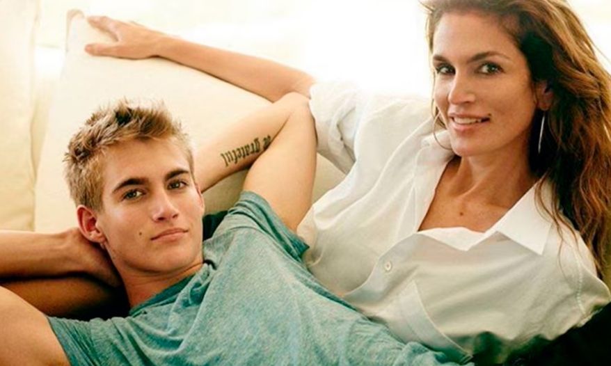 filho de Cindy Crawford