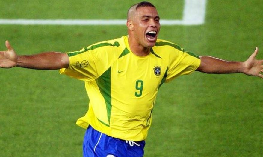 Ronaldo completa 50 anos: o motivo por trás do famoso corte na Copa de 2002