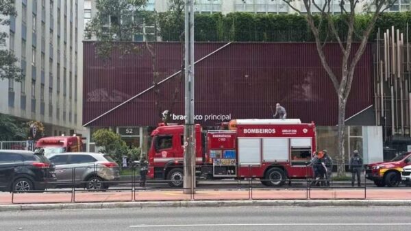 Bueiro explode na Paulista