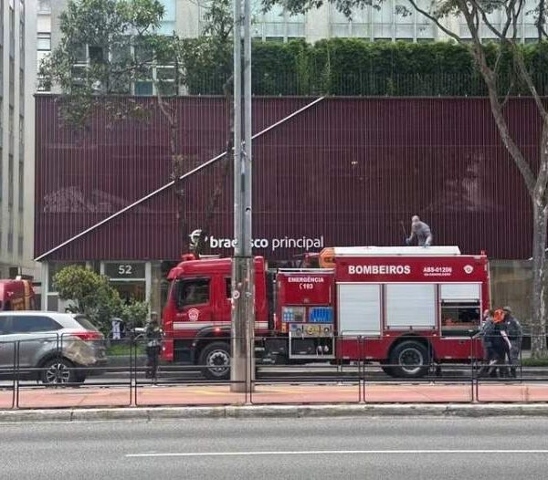 Bueiro explode na Paulista