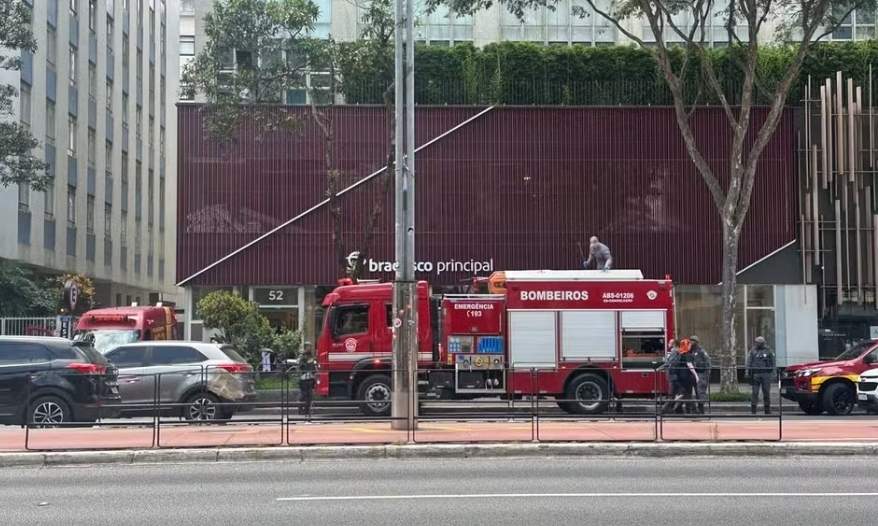 Bueiro explode na Paulista