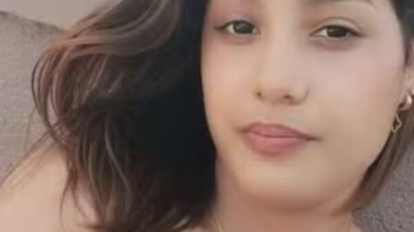Menina de 13 anos