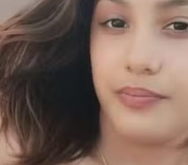 Menina de 13 anos