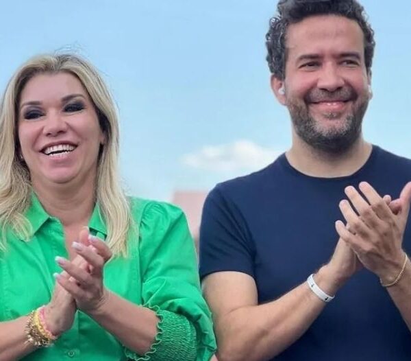 ex-mulher de Janones